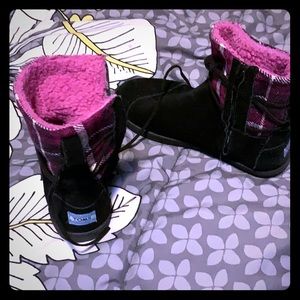 Little Girls Toms fur lined boots